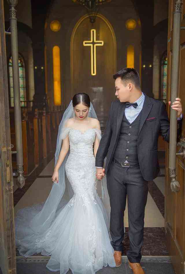 最新抖音一键生成绝美婚纱照教程：情侣双人婚纱照，自己动手轻松打造！