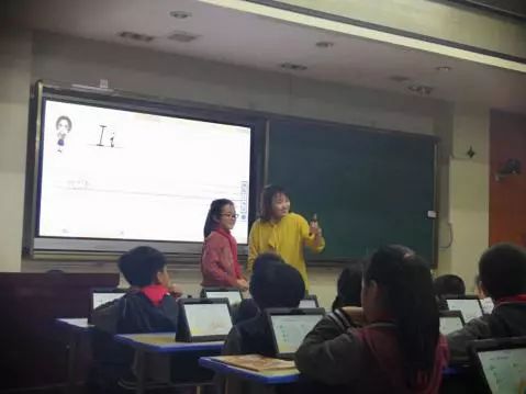 ai教研平台培训通讯稿：全面升级教学资源与AI技术应用交流分享会通知