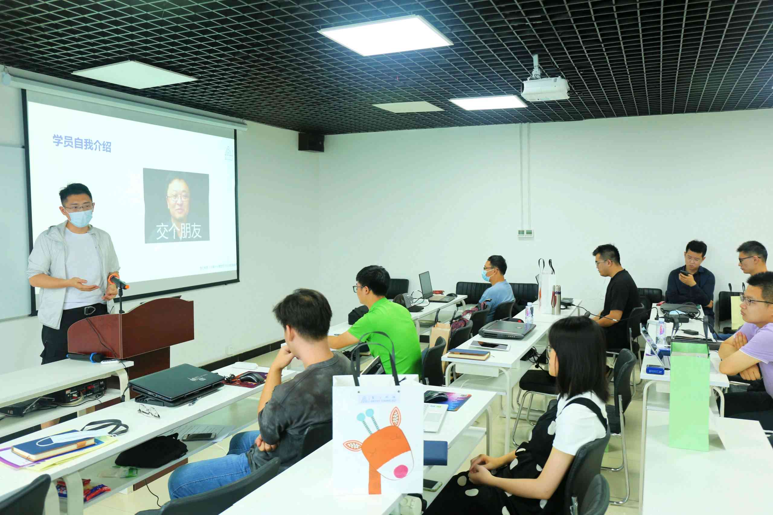 漯河地区AI软件培训学校一览：精选课程、师资力量与就业前景全解析