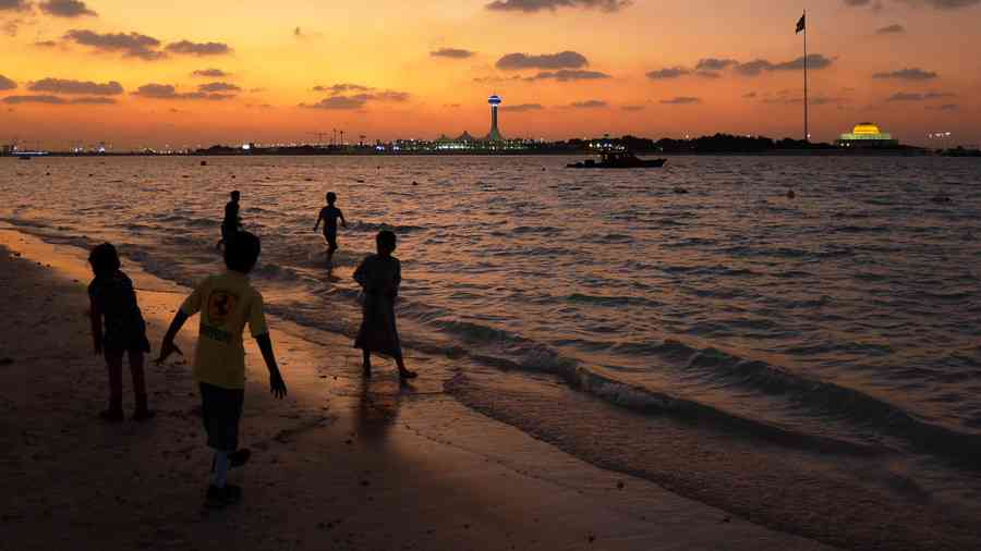 海滩落日剪影：夕阳摄影素材与海边日落图片精选