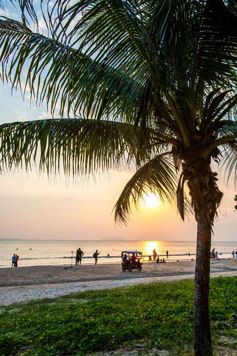 海滩落日剪影：夕阳摄影素材与海边日落图片精选