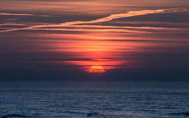 夕阳海边ai生成