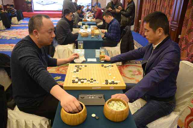 广州市围棋高手汇聚：广东棋人棋事中的围棋况