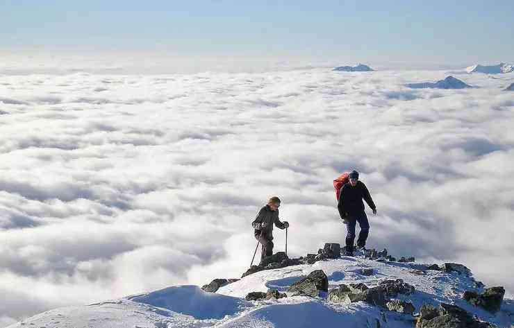 ai创作登山故事：免费版登山的爱情与真实改编故事