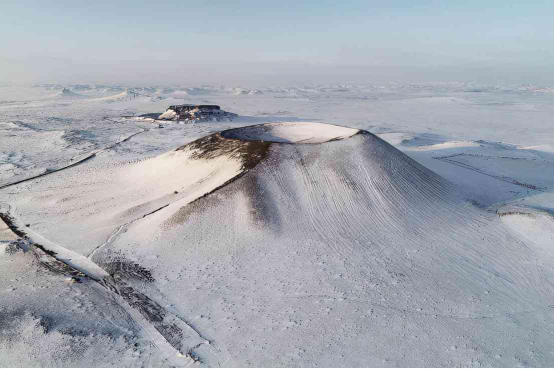 火山书写：探秘火山地质奥秘与人类文明印记