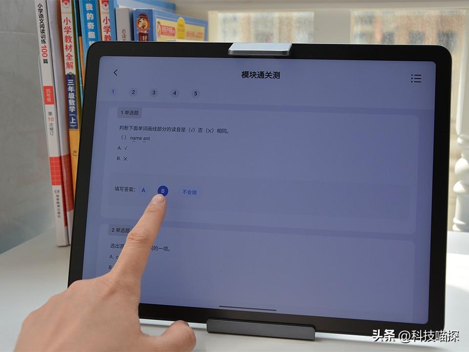 AI助阵：大学生借助智能技术高效完成作业的益处