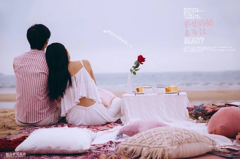 携手定格浪漫：婚纱摄影中的甜蜜爱情独白