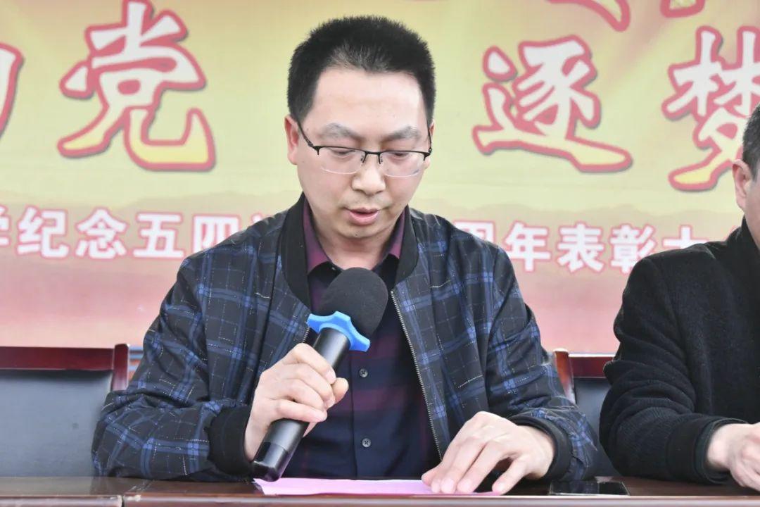 ai插件怎么用：20212020插件安装与使用教程，打开方法详解