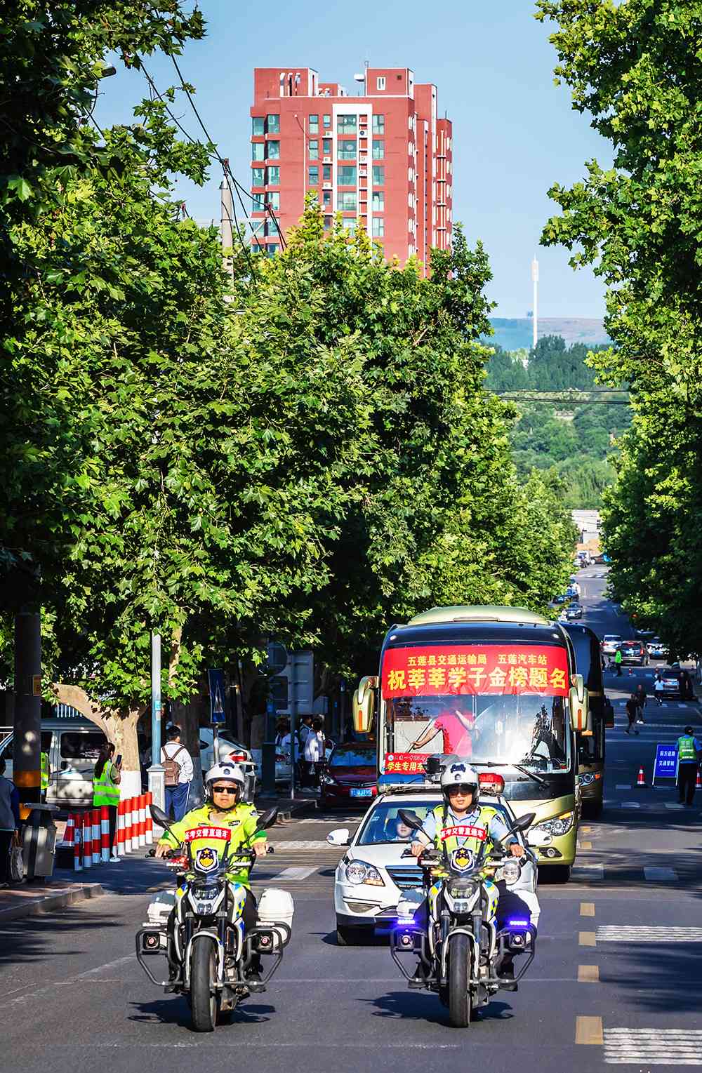 馨守护：爱心满满马路壁纸，点亮安全出行之路